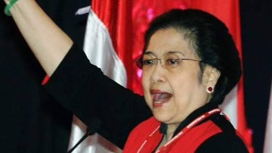 Foto: Ketum PDIP, Megawati Ketika Kunjungan ke Sumbar. Umumkan 45 Cakada, PDIP Dinilai Paling Siap Hadapi Pilkada.