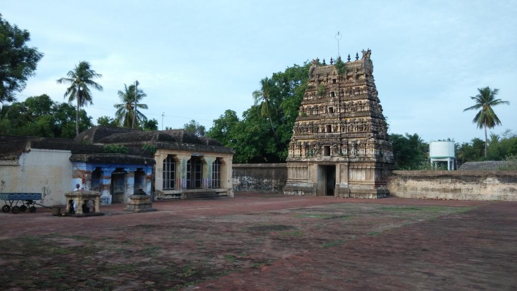 Sri Uchiravaneswarar Temple, Thiruvilanagar (Thuraikattum Vallalar), Mayiladuthurai - 275 Shiva Temples