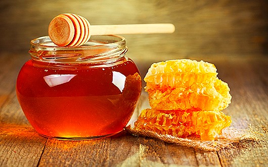 jar of honey with honeycomb