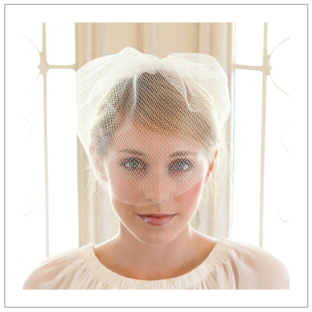 Honeycomb birdcage bridal veil - white or ivory 11 long. From woomipyo