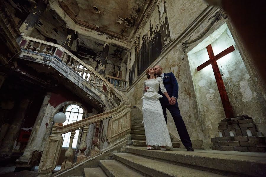 शादी का फोटोग्राफर Aleksandr Rassvetaev (spray)। सितम्बर 10 2015 का फोटो