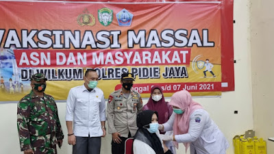 Kapolsek Ulim Monitoring Pelaksanaan Vaksin Bagi Perangkat Desa 