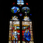 Église Saint-Pierre de Montfort-l'Amaury : vitrail "Saint Louis et Charlemagne"