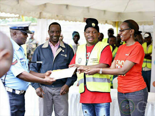 Nairobi Governor Mike Mbuvi Sonko joined Peter Mbui, District Governor 9212 (in blue jacket) and Rotarians to plant trees along Ngong Road on Saturday 14 th April, 2018. Rotarians around the country are targeting to plant 10,000 trees by June 30 th 2018.