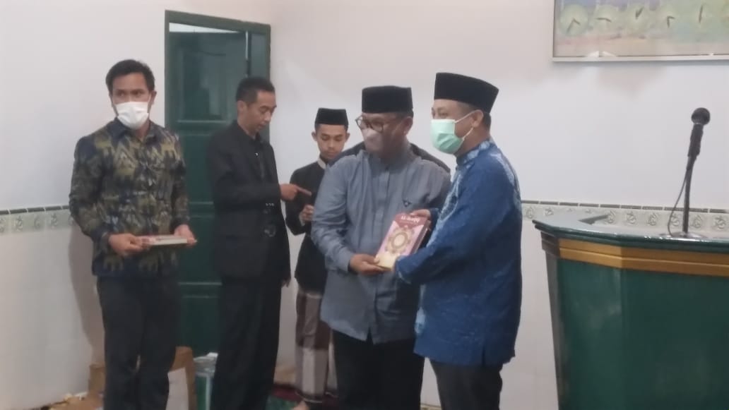 Wabup Soppeng Terima Secara Simbolis Bantuan Alquran dari Gubernur Sulsel