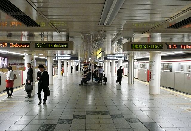 파일:external/upload.wikimedia.org/640px-Shinjuku-Sta-Marunouchi-Line-Platform.jpg