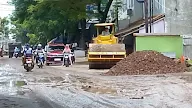 Jalan Provinsi yang Rusak dan Berlubang di Sebelah Barat Alun-alun Pagaden Subang Akhirnya Mulai Diperbaiki