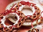 Katie´s Pretzel Wreaths was pinched from <a href="http://www.holidaycottagepage.com/katies-pretzel-wreaths/" target="_blank">www.holidaycottagepage.com.</a>
