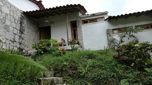 Tosepankali, Carretera Federal Libre Cuetzalan-San Miguel Km 1.5, Nahuiogpan, 73560 Cuetzalan del Progreso, Pue., México, Alojamiento en interiores | PUE