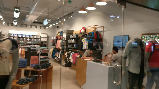 Wrangler, Hosur Rd, Chikku Lakshmaiah Layout, Adugodi, Bengaluru, Karnataka 560029, India, Western_Clothing_Store, state KA