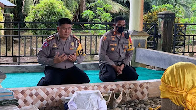 Sambil Pantau Arus Mudik, Kapolres Aceh Jaya dan Dirlantas Ziarah Makam Raja Teuku Teunom