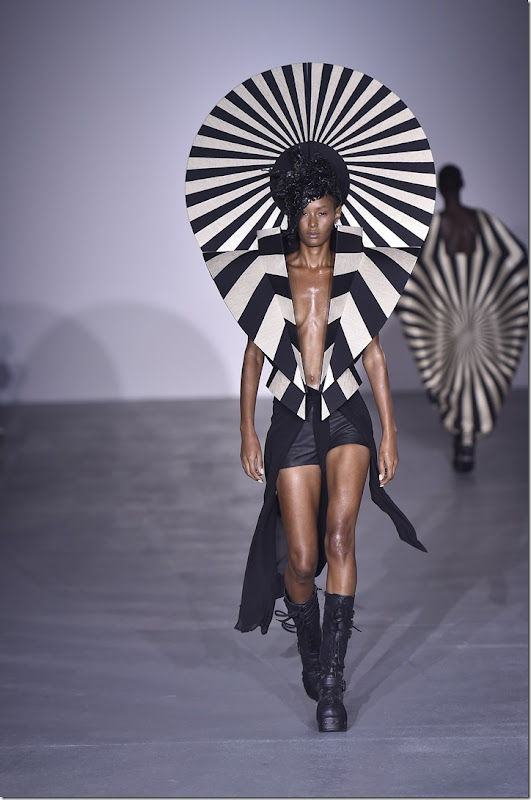 Gareth Pugh_Look 33