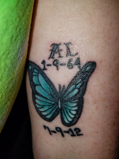 Tattoo Shop «Charmed Life Tattoo», reviews and photos, 754 N Limestone, Lexington, KY 40508, USA