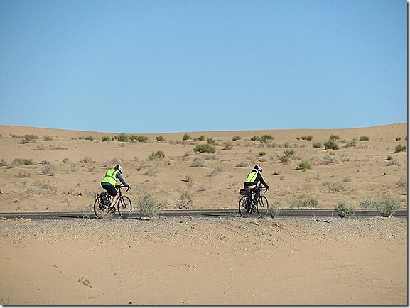 2019-1-3-riding-toward-dunes_thumb3