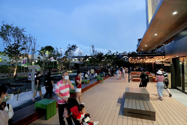 桃園 青埔 親子景點  Xpark 水族館 企鵝 水母 水豚君