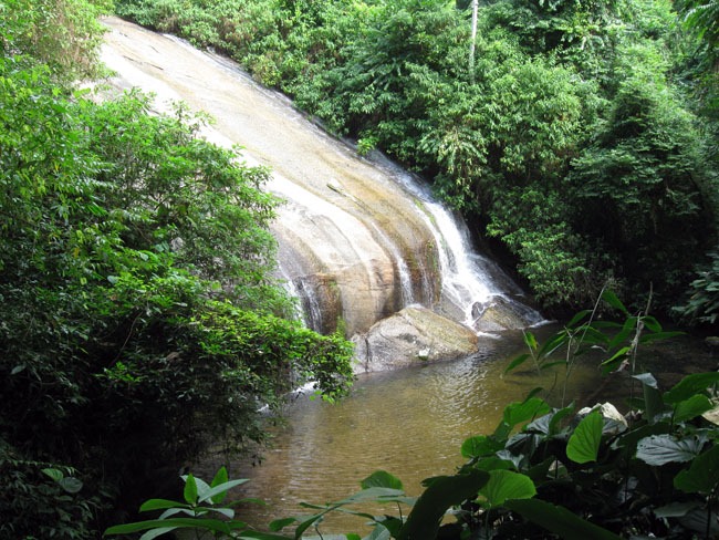 [ilhabela-cachoeira-3-tombos4.jpg]