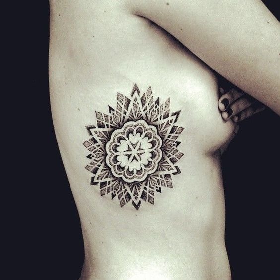 mandala_side_boob_tatuagem mandala_side_boob_tatuagem