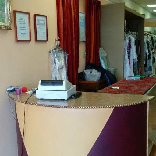 Amy's Alterations & Tailor logo