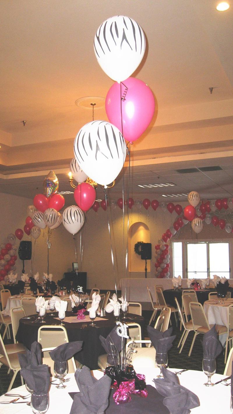 BALLOONS IN CENTERPIECE