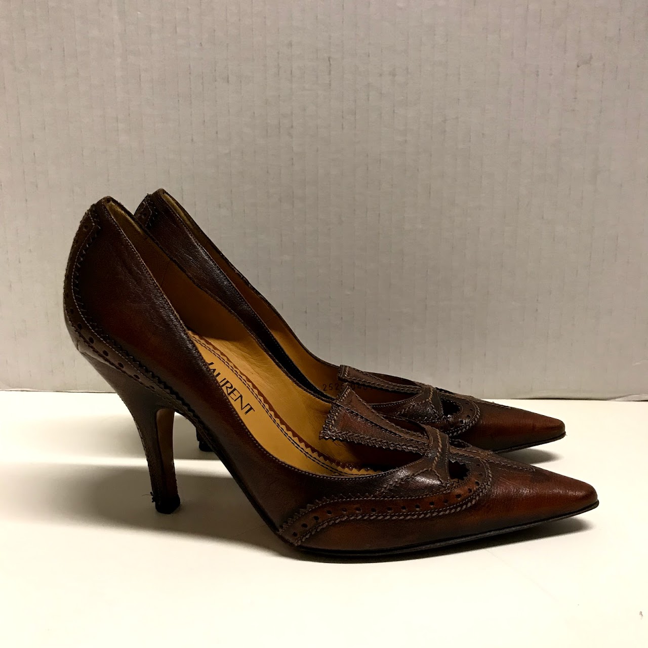 Yves Saint Laurent Pumps