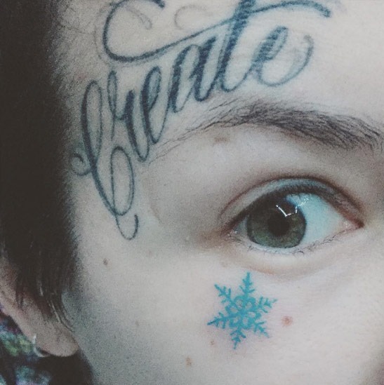 isso_sob_os_olhos_do_floco_de_neve_de_tatuagem