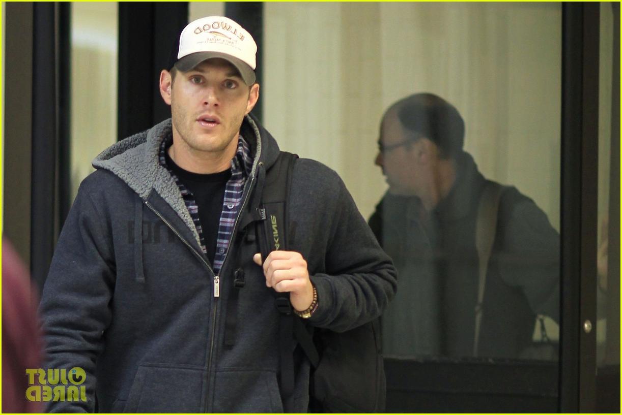 jensen ackles airport 08