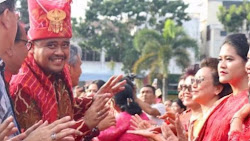 Merdang Merdem di Istana Maimun, Walikota Medan Menari etnis Karo