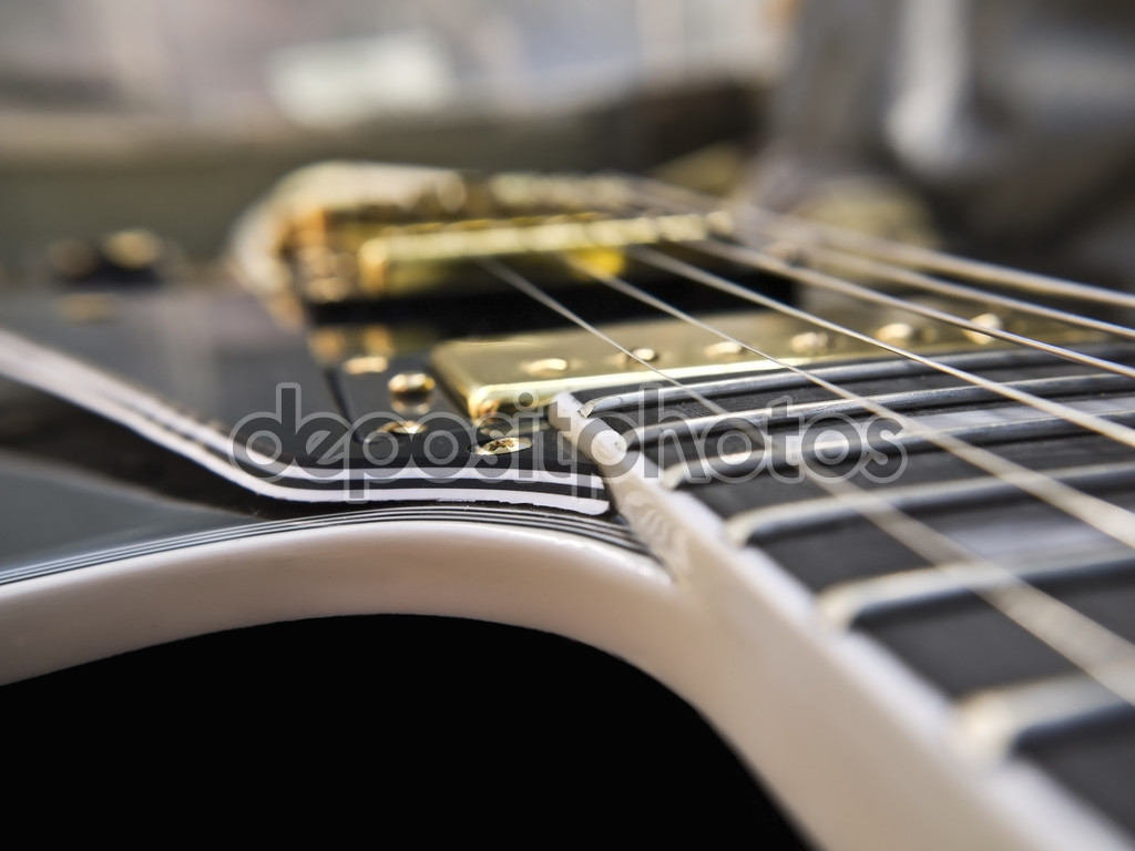 파일:external/st2.depositphotos.com/depositphotos_93961694-stock-photo-les-paul-guitar-close-up.jpg