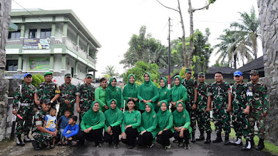 Indahnya Ramadhan, Korem 044/Gapo dan Persit KCK Berbagi Takjil Buka Puasa