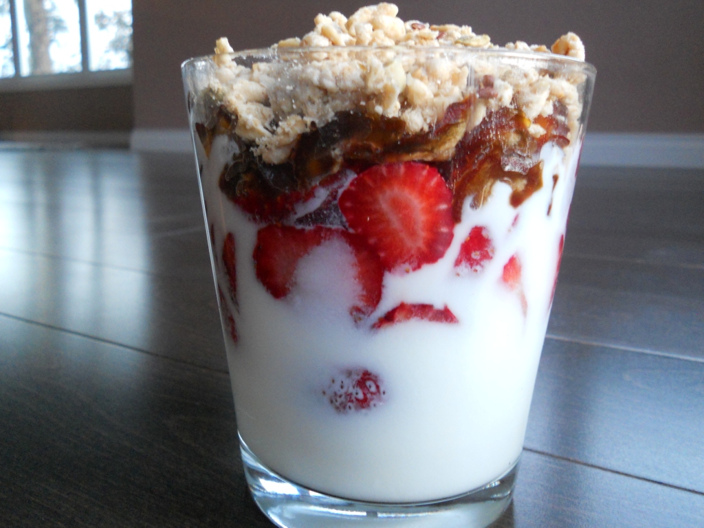 Snacking Squirrel: Fruit + Yogurt + Granola = Breakfast Parfait