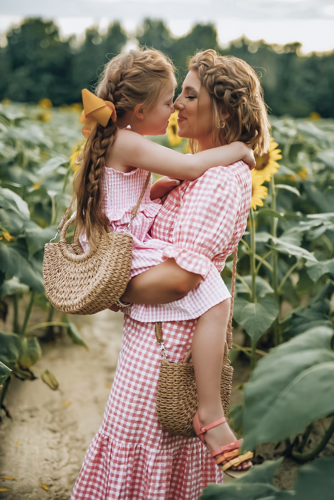 Six Life Lessons From A Sunflower - Something Delightful Blog #sunflowers #sunflowerphotography #lifelessons #encouragement