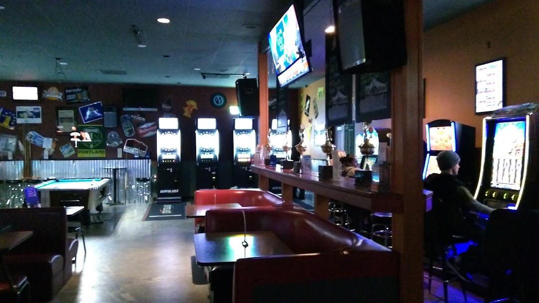 Pastimes Sports Bar Boston Pizza - Sports Bar in Fairview