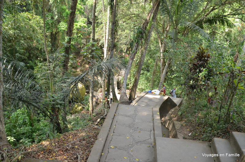 Path to Yeh Pulu