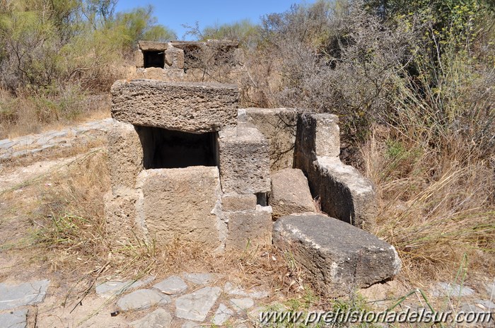 Cistas punicas del Cerro de los Martires