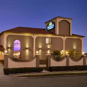 Days Inn & Suites by Wyndham Houston Hobby Airport