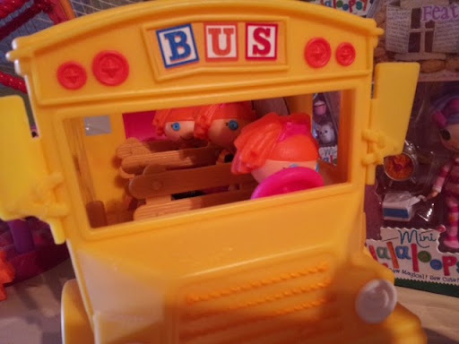 PUSETA: Bus escolar de Bea-Spells-A-Lot