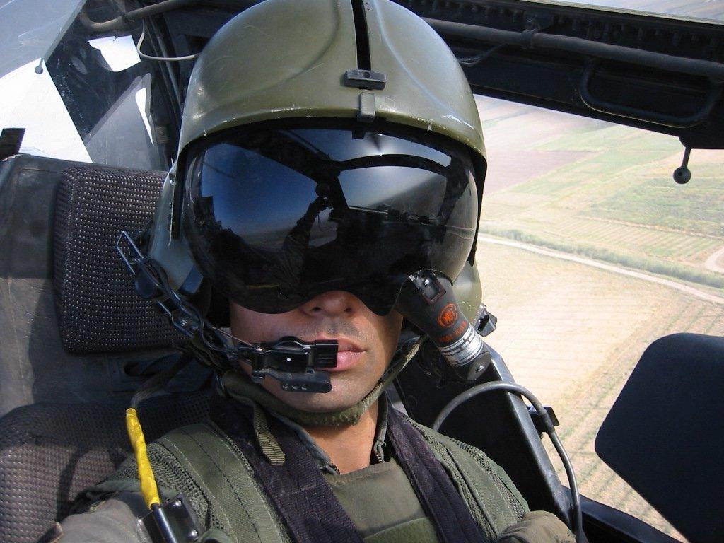 apache longbow pilot