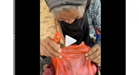 Haru! Kisah Nenek Penjual Telur Berusia 1 Abad, Sehari-hari Tidur di Masjid