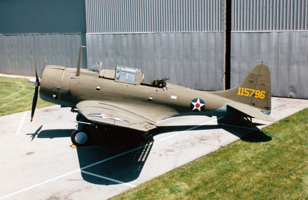 파일:external/upload.wikimedia.org/Side_View_of_U.S._Army_A-24_Banshee%2C_National_Museum_of_the_USAF.jpg