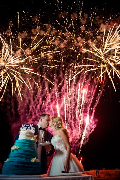 Fotógrafo de casamento Deyan Stoev (deyanstoev). Foto de 19 de abril 2022