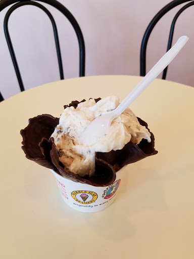 Ice Cream Shop «Marble Slab Creamery», reviews and photos, 6700 Woodlands Pkwy #190, The Woodlands, TX 77382, USA