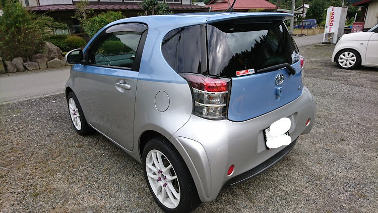 iQのルーフスポイラー取り付け・純正品に関するカスタム事例の投稿画像2枚目