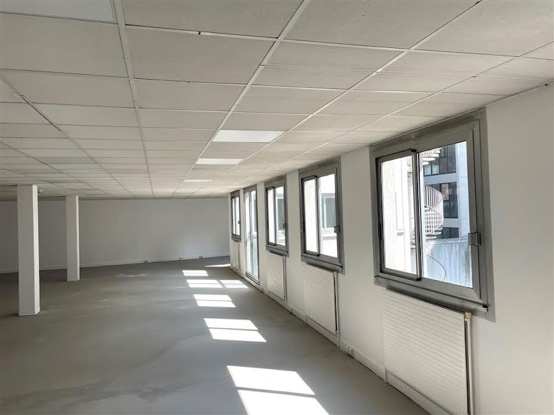 Location  locaux professionnels  700 m² à Paris 13ème (75013), 17 699 €