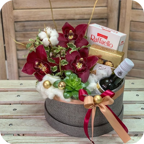 Cvjećare Budva, Nikšić, Kotor - Ovaj elegantni flowerbox je idealan poklon za sve prilike.
