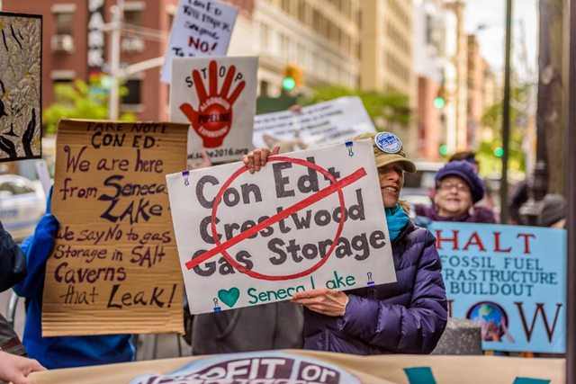 CON ED OFFICES, NEW YORK, UNITED STATES - 2016/05/16: Joined by New York City-based climate and environmental justice advocates, unions, and actor James Cromwell, Finger Lakes residents made their voices heard outside of the Con Edison annual shareholder meeting. Photo: Erik McGregor / Pacific Press / LightRocket / Getty Images