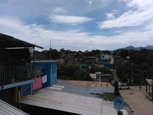 Iglesia la Luz del Mundo, Adolfo Pérez Gasga, La Cureña, 71006 Putla Villa de Guerrero, Oax., México, Institución religiosa | OAX