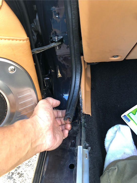 ロードスターのNackGarage・現場監督大和・トップヘッダー交換・雨漏り修理・コーキング処理に関するカスタム事例の投稿画像6枚目
