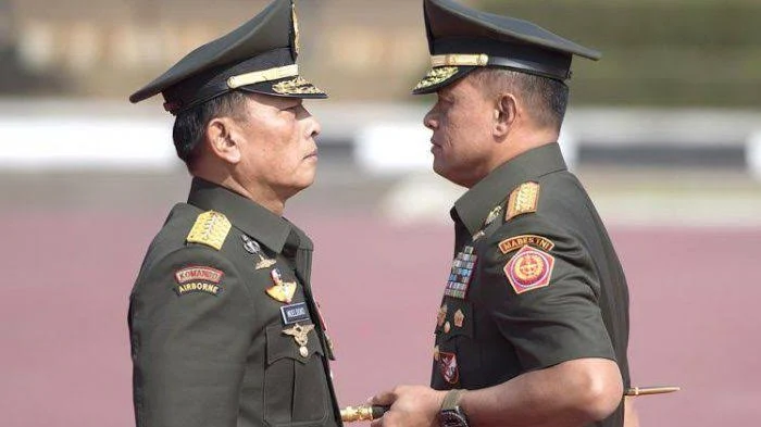 Rocky Gerung Bandingkan Etika Prajurit Gatot - Moeldoko, yang Masuk Istana Etikanya Lenyap