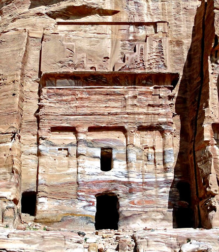 Petra, a cidade dos túmulos