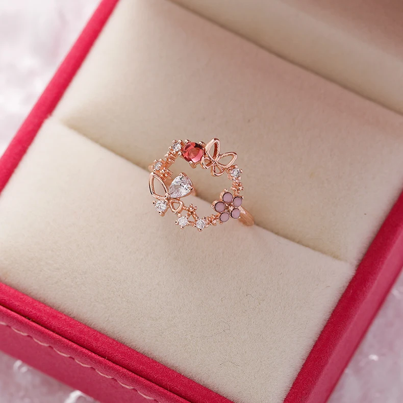 Kristal zirkonia bloemenring met microzetting. Schitterende elegantie voor elke gelegenheid. Het perfecte cadeau voor haar.